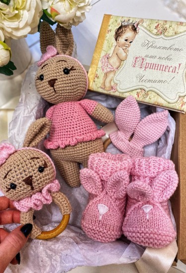 Χειροποίητο Πλεκτό Βρεφικό σετ "Rosy Rabbit"